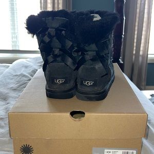 UGG Bailey Bow black girls size 3